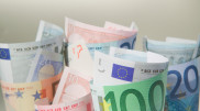 Названы официальные курсы доллара, рубля и евро на 17 марта