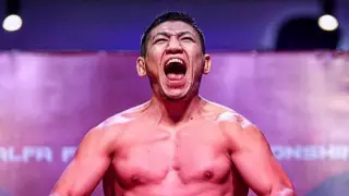 Куат Хамитов "задушил" соперника из Узбекистана