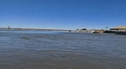 Вода прорвала защитную насыпь в Актюбинской области. Жителей эвакуируют