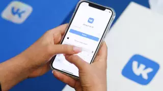 О сбоях в соцсети "ВКонтакте" сообщают пользователи