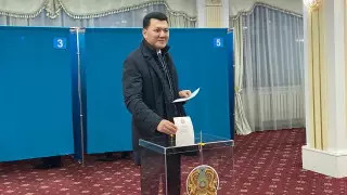Ерлан Карин проголосовал на выборах депутатов