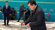 Аким Астаны Женис Касымбек проголосовал на выборах