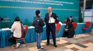 Юный астанчанин подошел к Токаеву на избирательном участке