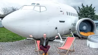 Купил самолет и заселил туристов: необычный бизнес открыл британец