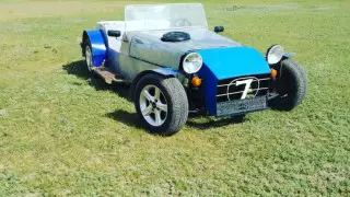 "Хочу легализовать свои авто". Кабриолеты и "Мерседесы" собирает дома акмолинец