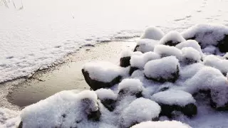 Мальчик провалился под лед в Астане: его спас сотрудник СГО
