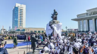 Памятник Абаю открыли в Талдыкоргане
