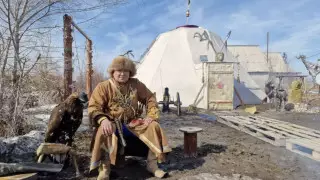 Семейчанин круглый год живет в сакском шатре