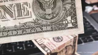 Доллар подешевел в обменниках