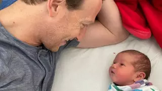 Марк Цукерберг показал фото новорожденной дочери