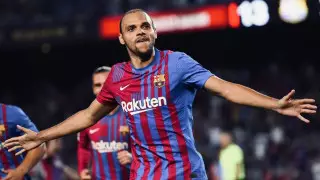 "Это ужасно". Датский футболист раскритиковал газон в Астане перед матчем с Казахстаном