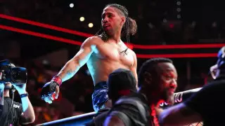 "Вот это поворот". Бойцы UFC выдали зрелищный бой