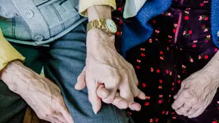 Исследование: кто из супругов тяжелее переживает потерю любимого человека