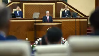 "Казахстан проходит точку бифуркации" - политолог о речи Токаева в Парламенте