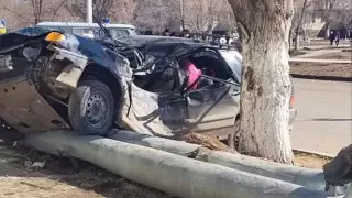 Автомобиль врезался в теплотрассу в Костанайской области