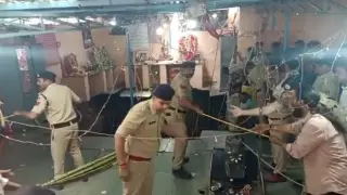 35 человек погибли при обрушении пола храма в Индии