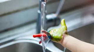 Астанчан предупредили о зеленой воде из-под крана