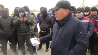 Перекрывшим дорогу в Жетыбае предложили работу с зарплатой 223-450 тысяч тенге
