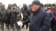 Перекрывшим дорогу в Жетыбае предложили работу с зарплатой 223-450 тысяч тенге