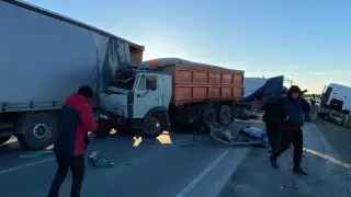 Казахстанские грузовики попали в массовое ДТП в России