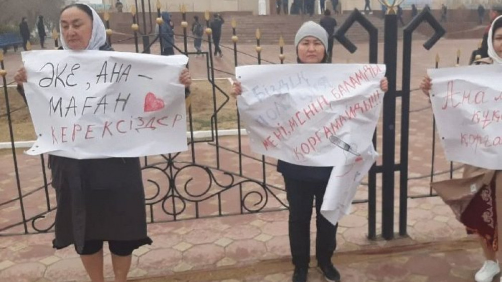 Пикет против бытового насилия провели в Актау