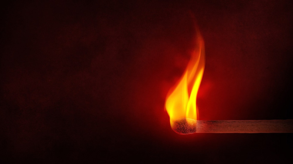 Двое астанчан отравились угарным газом при пожаре