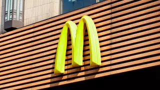 McDonald's временно закрыл все офисы в США