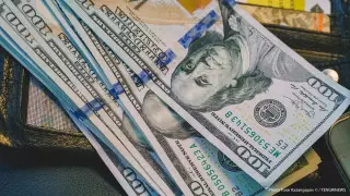 Названы официальные курсы доллара, рубля и евро на 4 апреля