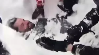 Жуткое спасение погребенного заживо туриста попало на видео