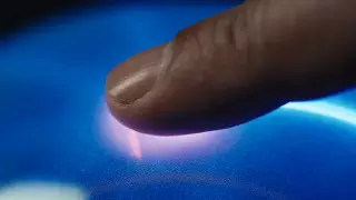 Отпечатки пальцев в удостоверения. Когда заработает норма в Казахстане