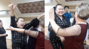 Без комплексов: талдыкорганка захватила соцсети "безумными" танцами