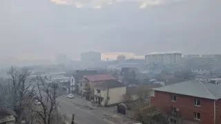 Аварии на нескольких предприятиях. Причины дыма в Атырау назвали в Минэкологии