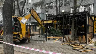 Еще одну летнюю террасу кафе снесли в Алматы