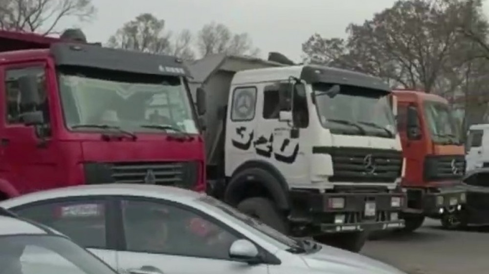 АЗС проверят после жалоб водителей, перекрывших трассу в Алматинской области