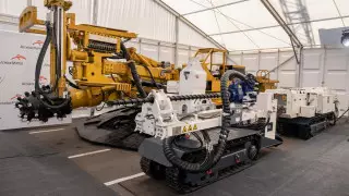 25 новых буровых станков введены в строй на шахтах Угольного департамента АО "АМТ".