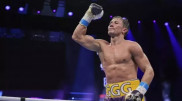 Американский художник поздравил Головкина на казахском и написал его портрет