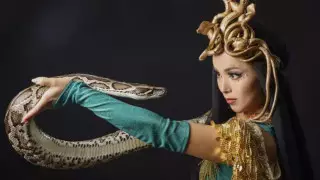 "Купаю в ванной, как ребенка". Жительница Атырау завела анаконду