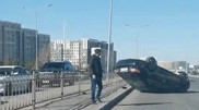 Авто перевернулось от столкновения с внедорожником в Астане