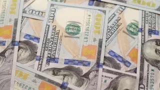 Курс доллара опустился ниже 445 тенге