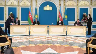 Токаев и Алиев обсудили поставку казахстанской нефти в Европу