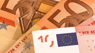 Названы официальные курсы доллара, рубля и евро на 12 апреля