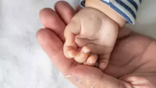 Годовалая девочка едва не утонула в ведре с водой в Павлодарской области