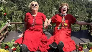 Никогда не поздно: 81-летние подружки объехали весь мир и стали звездами в сети