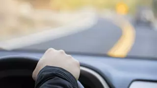 Названы три реальных способа экономии бензина при вождении авто