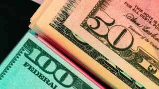 Курс доллара снова снизился почти на 2 тенге