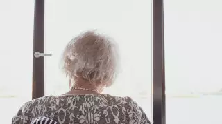 Пенсионерка выпала из окна 5-го этажа в Петропавловске