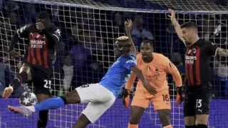 "Милан" выиграл итальянское дерби с "Наполи" и вышел в 1/2 финала Лиги чемпионов