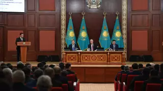 Президент чиновникам: Вы должны стать государственниками-реформаторами