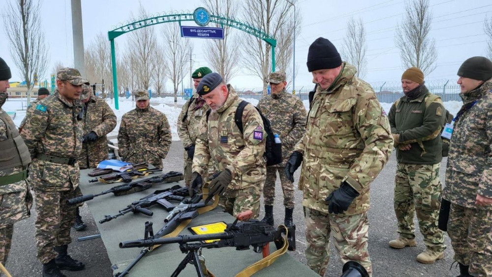 Военные инспекторы из США и Европы прибыли в Казахстан