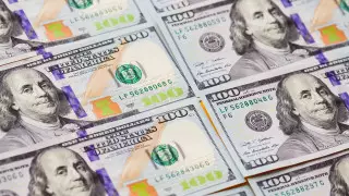 Установлены официальные курсы доллара, рубля и евро на выходные
